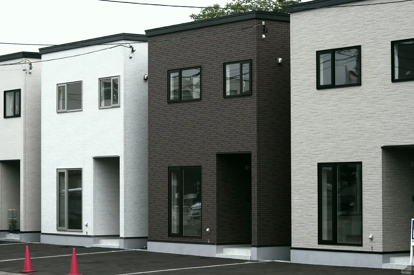 A row of modern townhouses with white and dark brick facades, for townhouse property management in Brampton
